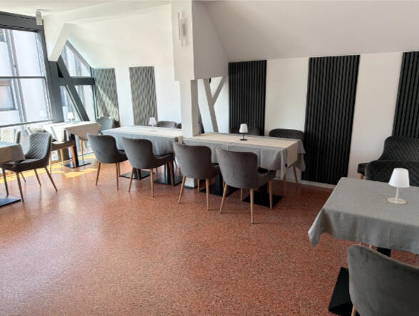 Räumlichkeit im Obergeschoss Räumlichkeit im Obergeschoss